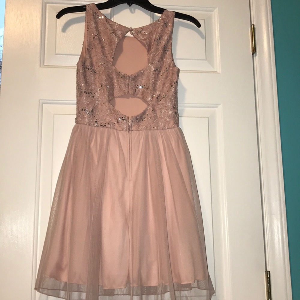 semi-formal dress - Picture 3 of 3